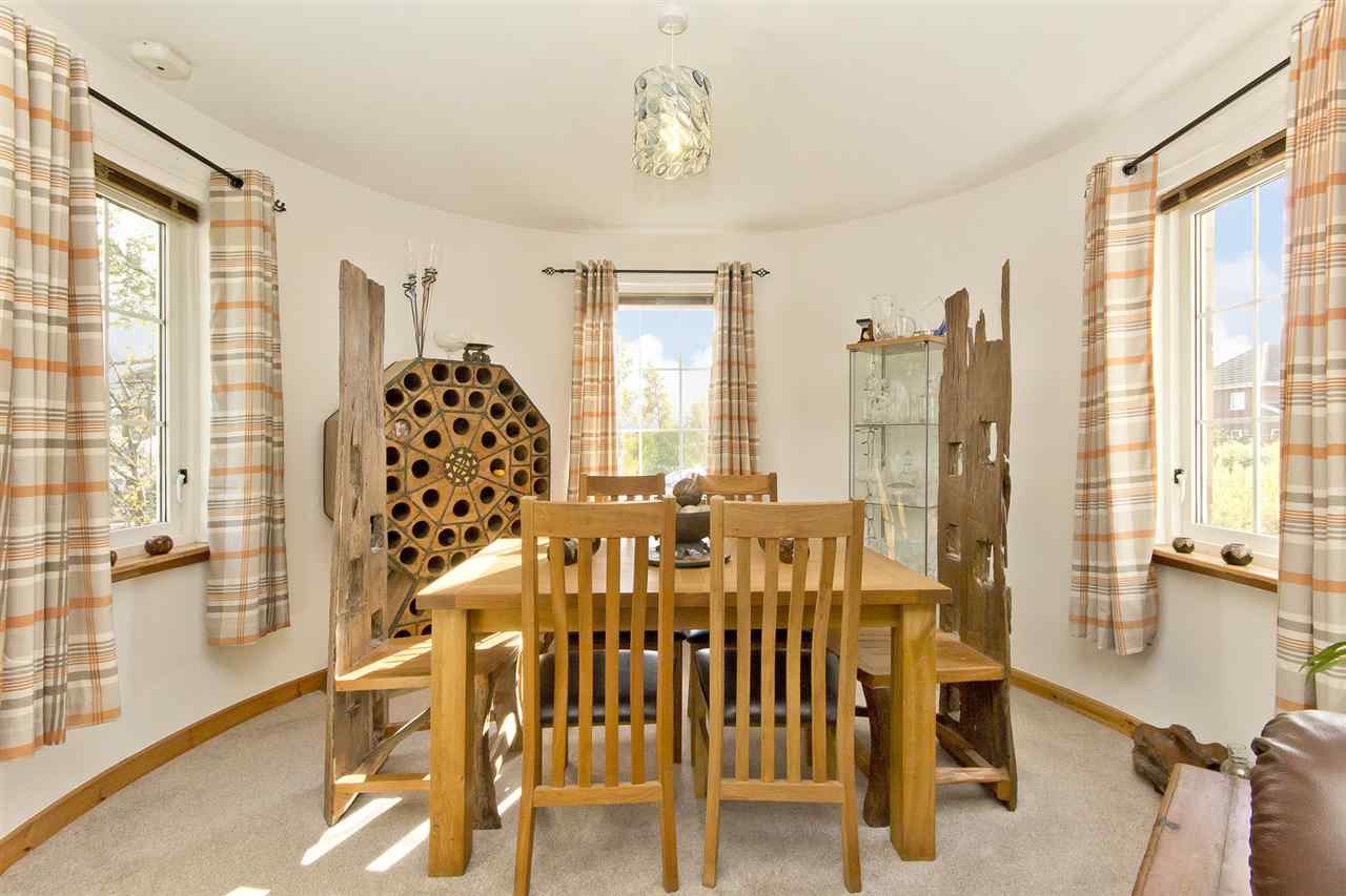 resized-2349823-Image 05 - Dining Area.jpg